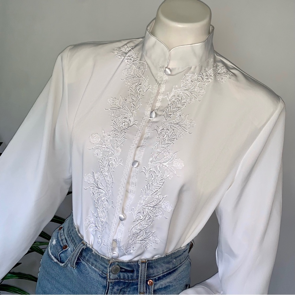 Vintage White Embroidered Mandarin Collar Blouse